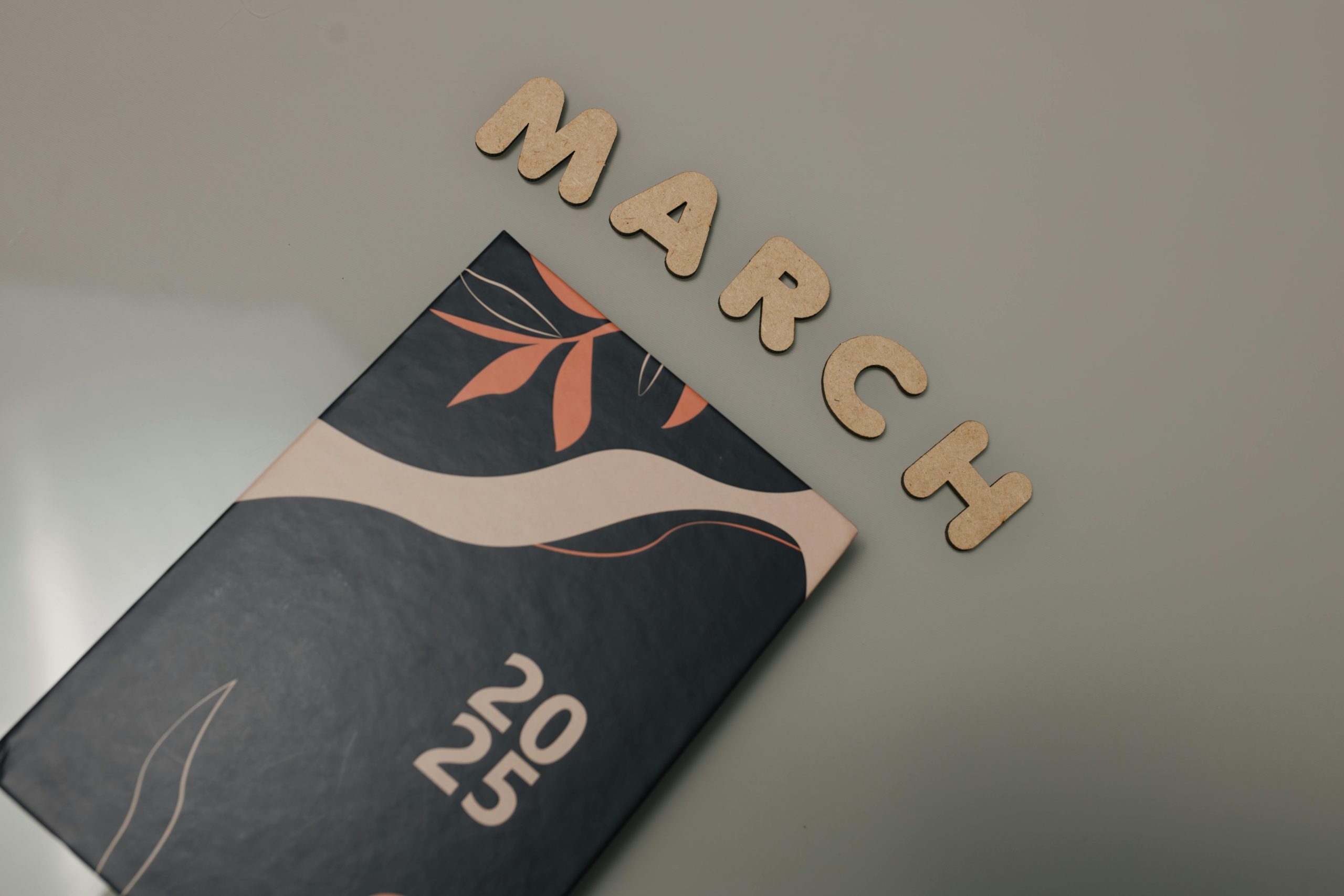 Master the Art of Scoring Affordable Flights in 2025