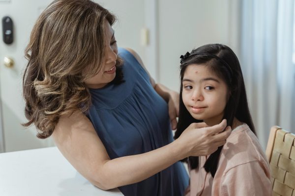 Natural Ways to Transform Frizzy Hair into Smooth Locks