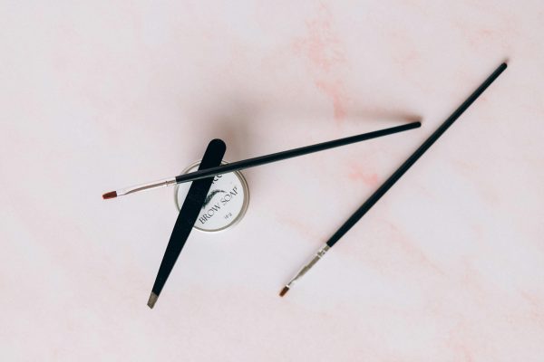 The Ultimate Guide to Cleaning Your Makeup Brushes Like a Pro