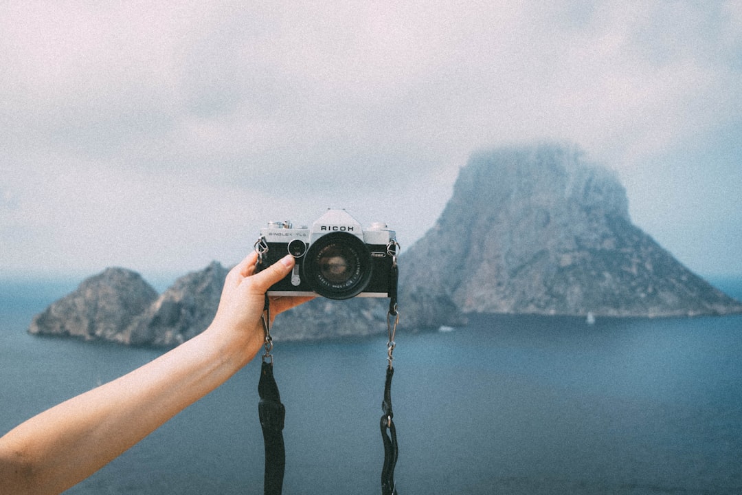 Master the Art of Sharing Your Travel Adventures Online