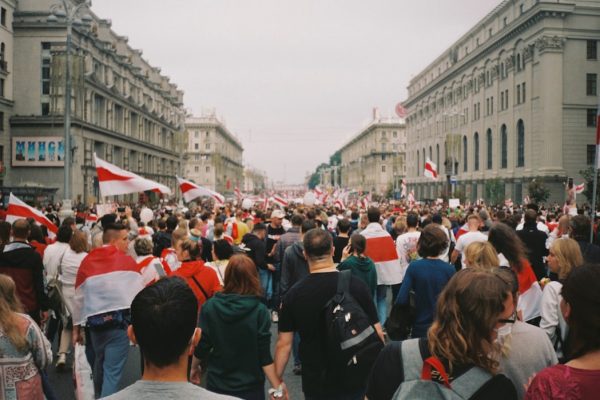 Smart Strategies to Protect Yourself in Busy Public Spaces
